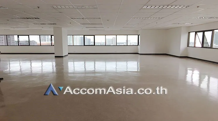 unit Office space For Rent in Sukhumvit, Bangkok  near BTS Ekkamai (AA15966)
